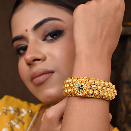 Regal Heritage Gold Bangle – Inspired by Rajasthani Craftsmanship